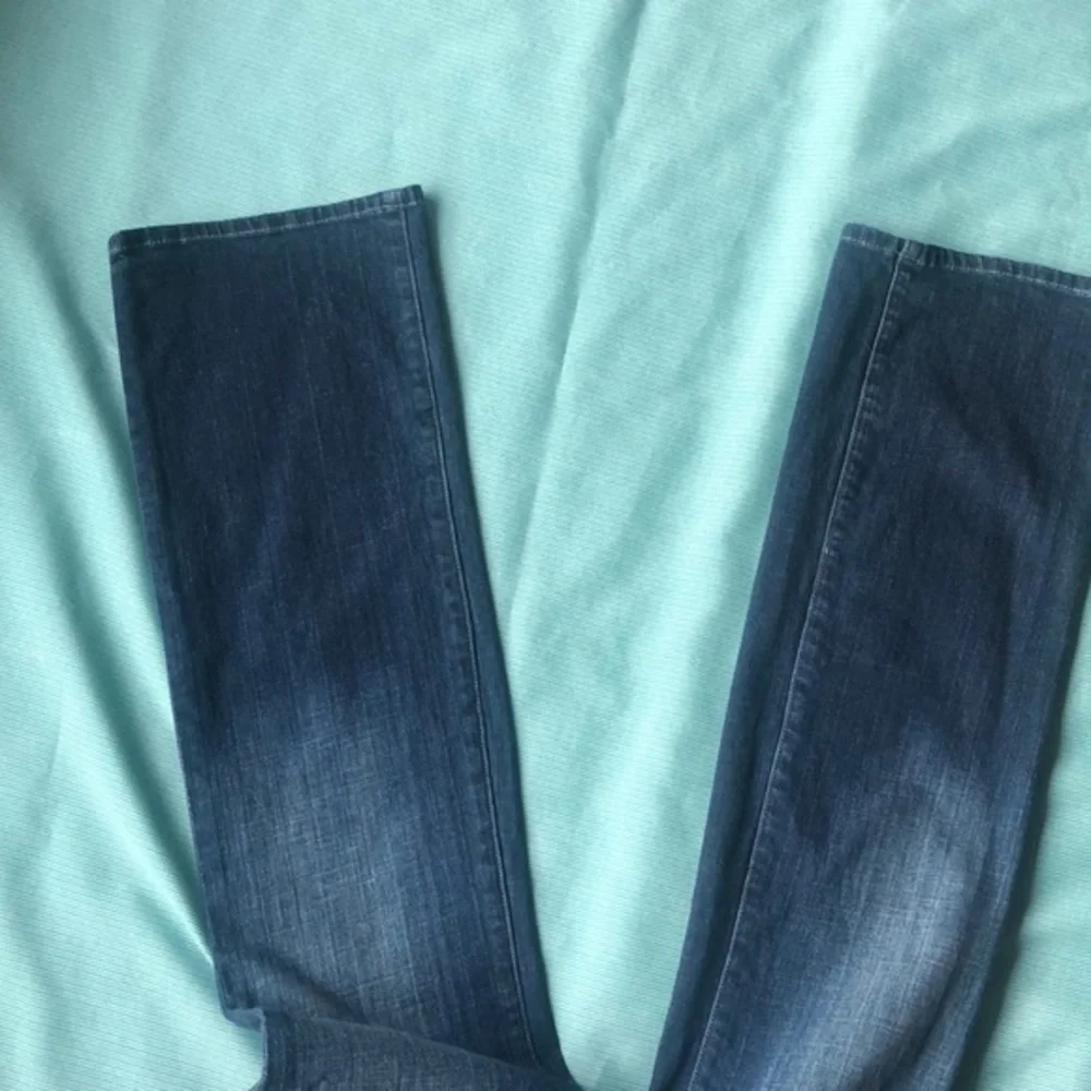 Seven7 jeans size 4 straight leg blue jeans